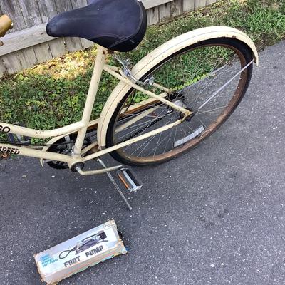 G1261 Vintage 3-Speed 'All Pro' Bicycle with Foot Pump & Helmet