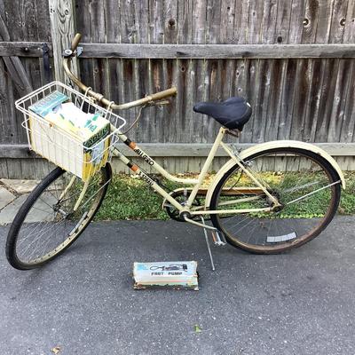 G1261 Vintage 3-Speed 'All Pro' Bicycle with Foot Pump & Helmet