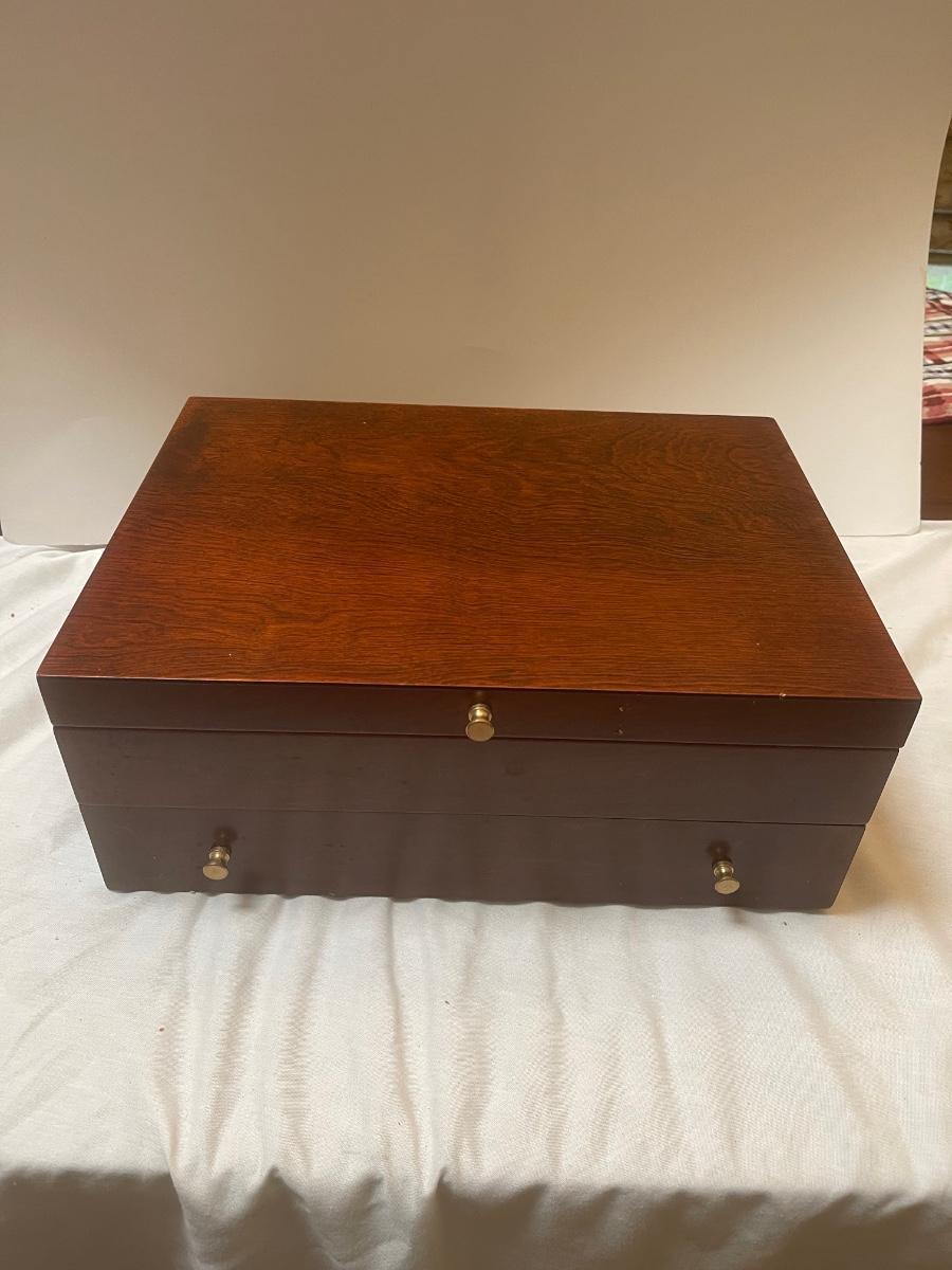 Reed & Barton Tarnish Resistant Flatware/Silverware Storage Chest