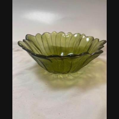 Lily Pons Avocado Green by Indiana Glass 7" Nappy Bowl Sculpted Leaves Sunflower