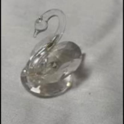 Swarovski crystal swan  1 1/2â€x 1 3/4â€. Like new.  Great gift!