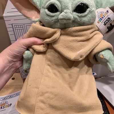 MANDALORIAN Baby Yoda DISNEY STAR WARS CHILD w box and Certificate BUILD A BEAR