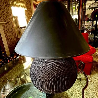 LOT 168   OVERSIZE ROUND TABLE LAMP CHAIN MAIL BLACK SHADE