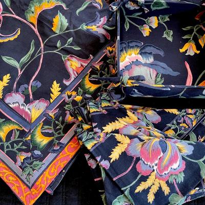 LOT 175  GORGEOUS CHINTZY PATTERN ON BLACK BACKGROUND COTTON TABLE CLOTH NAPKINS
