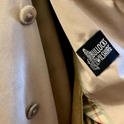 LOT 183  VINTAGE CLASSIC MENS TRENCH COAT MISTY HARBOR BULLOCKS WILSHIRE