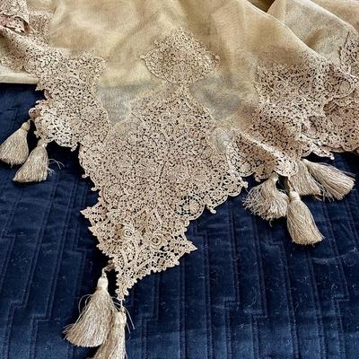 LOT 187  "CLOTH OF GOLD" SHEER METALLIC GOLD MESH & LACE ELEGANT FORMAL TABLE CLOTH ITALY