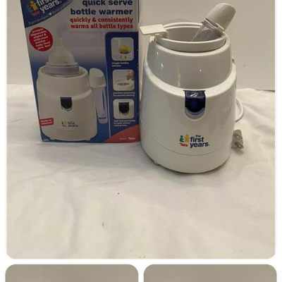 First years quick serbice bottle warmer. Used In The Box.  Accepts bottles and jars  Lift out basket for baby jars  Automatic shut off...