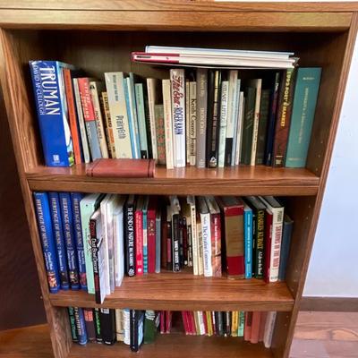 L35-Small bookshelf with books