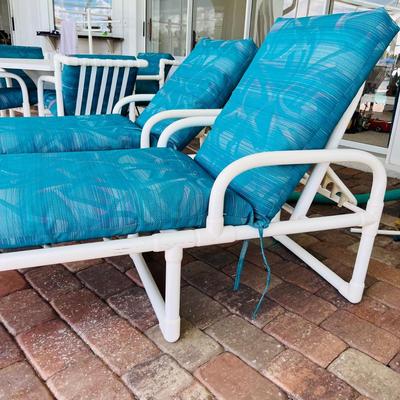 Pair of Outdoor Chaise Lounge Chairs with Cushions   (L-JM)