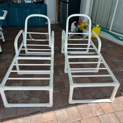 Pair of Outdoor Chaise Lounge Chairs with Cushions   (L-JM)