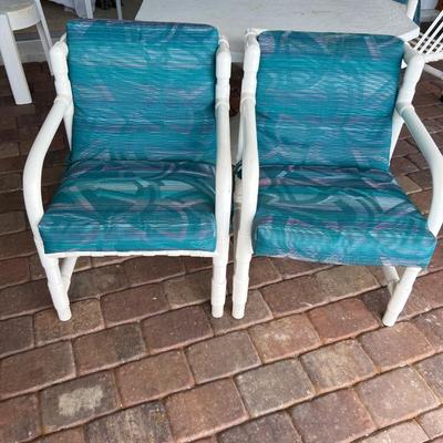Outdoor Table and Chairs  (L-JM)