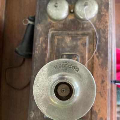 L65-Antique Telephone