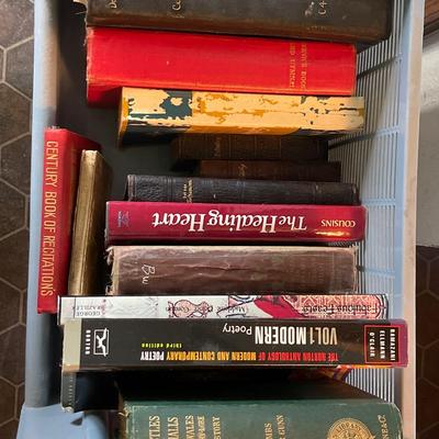 L68-Organizer cart on wheels with books