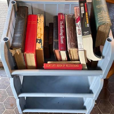 L68-Organizer cart on wheels with books