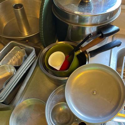K4-Miscellaneous pots and pans