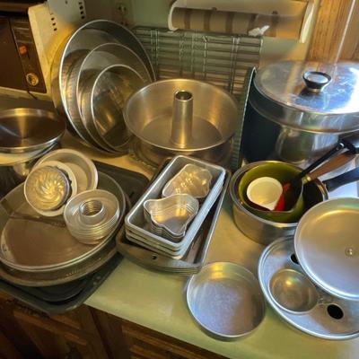 K4-Miscellaneous pots and pans