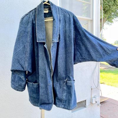 LOT 194  VINTAGE DENIM BARN COAT BATWING SLEEVE PADDED SHOULDERS