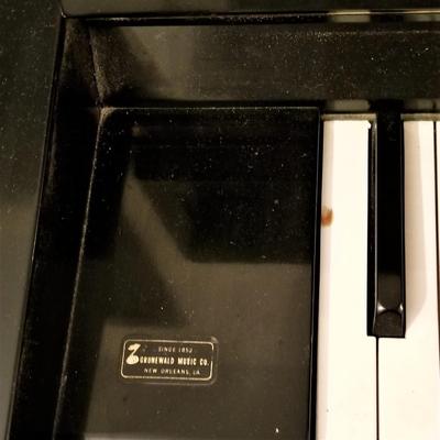 Lot #111    YAMAHA P2F upright piano with bench and paperwork - NICE