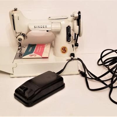 Lot #116  Singer FEATHERWEIGHT Sewing Machine - White - Works