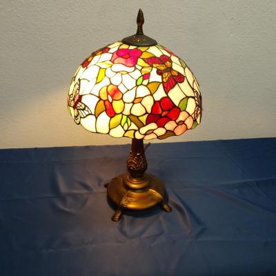 LOT 11. TIFFANY STYLE LAMP