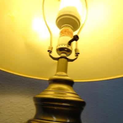 LOT 14. TABLE LAMP
