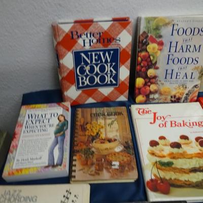 LOT 24. COLLECTION OF BOOKS