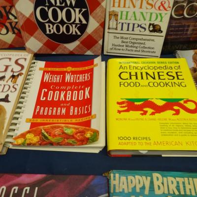 LOT 24. COLLECTION OF BOOKS