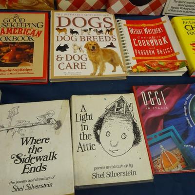 LOT 24. COLLECTION OF BOOKS