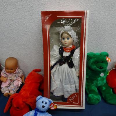LOT 25. DOLLS AND LARGE TY PLUSH TOYS