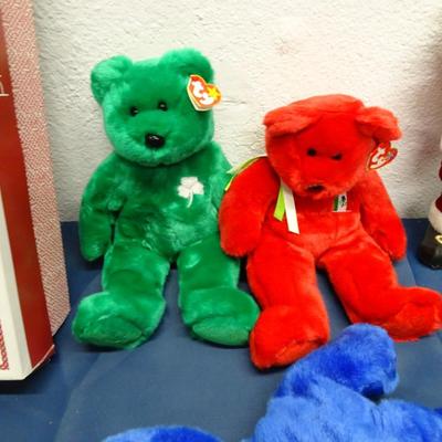 LOT 25. DOLLS AND LARGE TY PLUSH TOYS