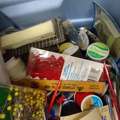 LOT 27. SEWING GEAR, PATTERNS AND MATERIAL