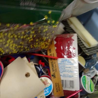 LOT 27. SEWING GEAR, PATTERNS AND MATERIAL