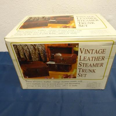 LOT 29 LEATHER MINI STEAMER TRUNK SET