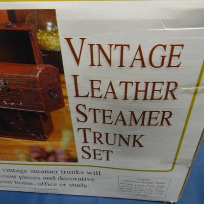 LOT 29 LEATHER MINI STEAMER TRUNK SET
