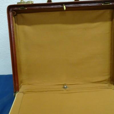 LOT 30. VINTAGE TRAVELLA LEATHER BRIEFCASE