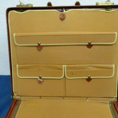 LOT 30. VINTAGE TRAVELLA LEATHER BRIEFCASE
