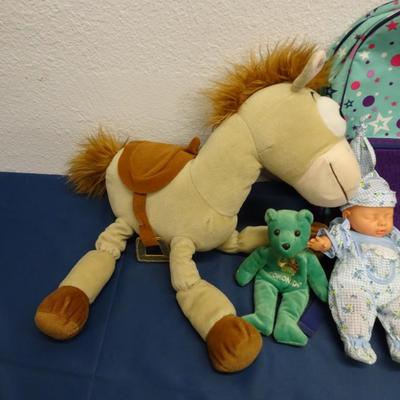 LOT 32. KIDS AMERICAN GIRL BACK PACK, PLUSH TOYS AND DOLL