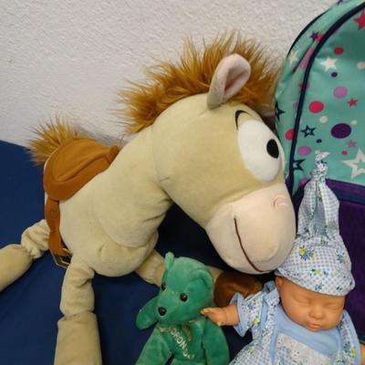 LOT 32. KIDS AMERICAN GIRL BACK PACK, PLUSH TOYS AND DOLL