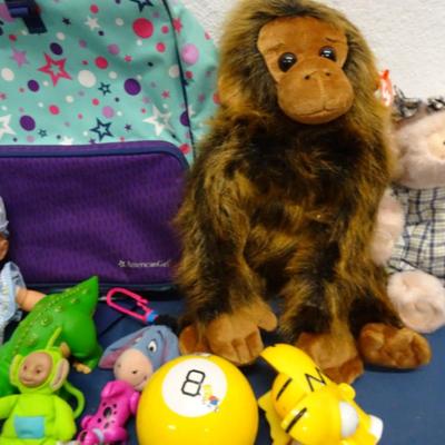 LOT 32. KIDS AMERICAN GIRL BACK PACK, PLUSH TOYS AND DOLL
