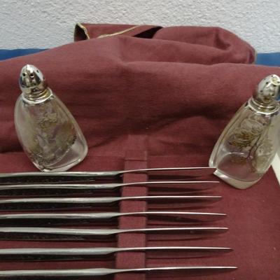 LOT 36. VINTAGE GRANADA ROSE FLATWARE SET