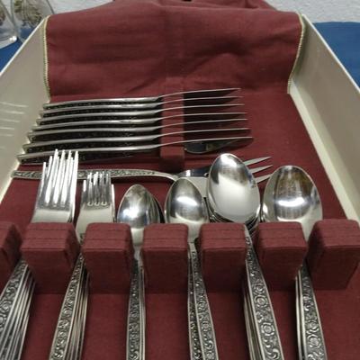 LOT 36. VINTAGE GRANADA ROSE FLATWARE SET