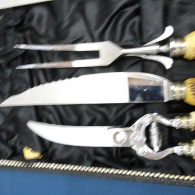 LOT 37. OTHELLO GERMAN MADE CARVING SET