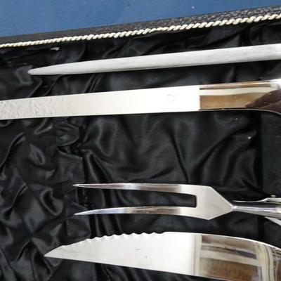 LOT 37. OTHELLO GERMAN MADE CARVING SET