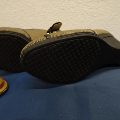 LOT 38. LADIES SHOES