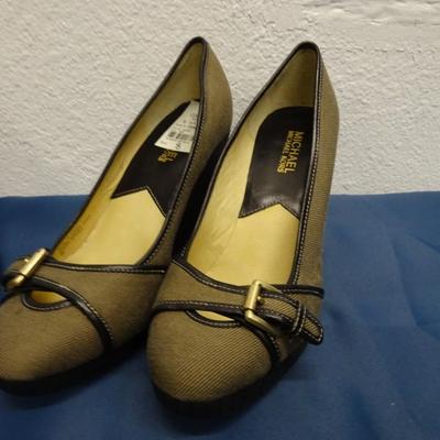 LOT 38. LADIES SHOES