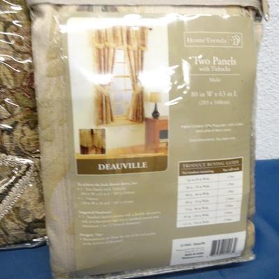 LOT 40. CURTAINS