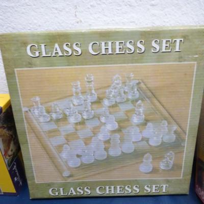 LOT 41. GLASS CHESS SET AND PUZZLES
