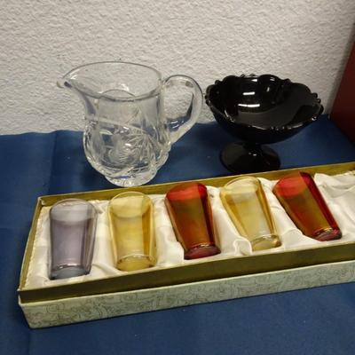 LOT 42. LENOX TEA POT SET AND GLASSES/HOME DECOR