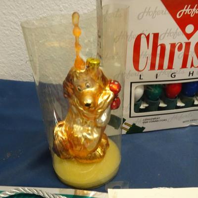 LOT 46. HOLIDAY DECOR
