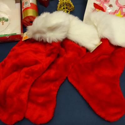 LOT 46. HOLIDAY DECOR